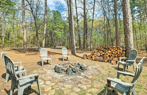 Higden Cabin | NEW! Modern Greers Ferry Escape w/ Deck & Fire Pit