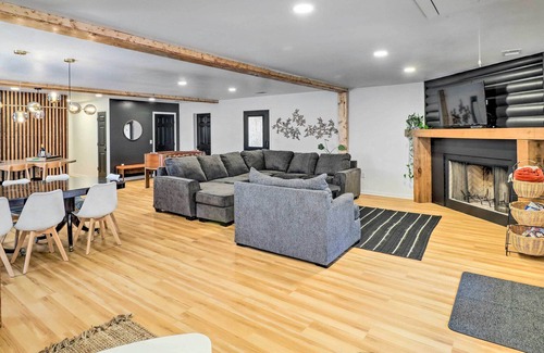 Higden Cabin | NEW! Modern Greers Ferry Escape w/ Deck & Fire Pit