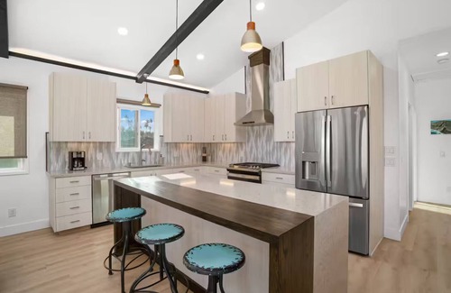 Wailua House | New Modern Hawaiian 2-bedroom house in Kapaʻa with amazing ocean/mountain views