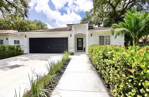 Miami Gardens House | “NEW” MODERN HOUSE FOR YOUR GETAWAY