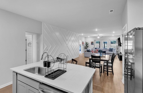 Normal House | NEW! Modern Nest - Huntsville Hideaway