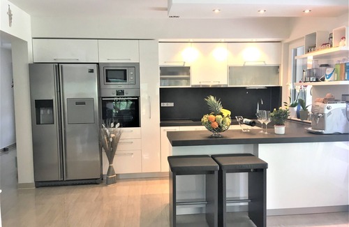 Pula House | New, modern vacation home* Close to the sea - quiet location with pool - pure nature