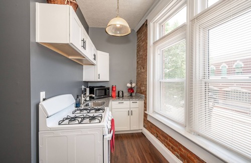 Newport Condo | *New* Monmouth Loft 1 | City Chic 1 BDR