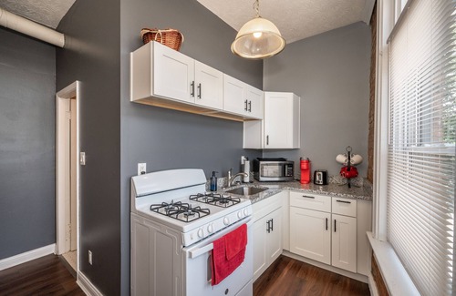 Newport Condo | *New* Monmouth Loft 1 | City Chic 1 BDR