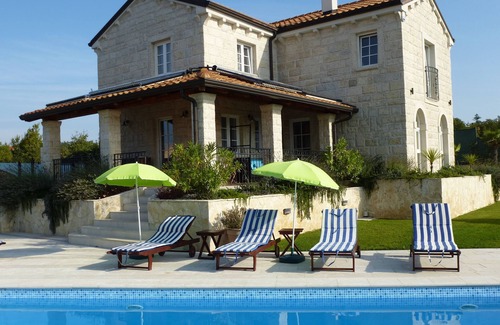 Kras Villa | New natural stone villa 300 m², pool, playground, fitness, sauna & wine cellar