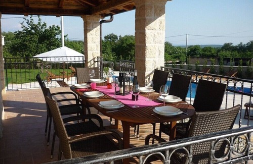 Kras Villa | New natural stone villa 300 m², pool, playground, fitness, sauna & wine cellar