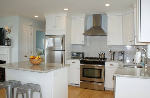 East Sandwich Cottage | NEW: Oceanfront Cottage with your own beach-no walking needed!