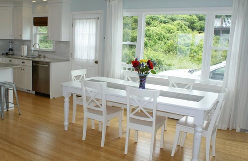 East Sandwich Cottage | NEW: Oceanfront Cottage with your own beach-no walking needed!
