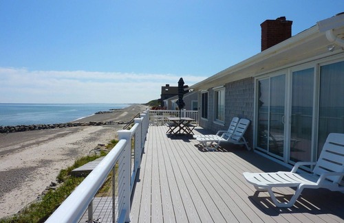 East Sandwich Cottage | NEW: Oceanfront Cottage with your own beach-no walking needed!