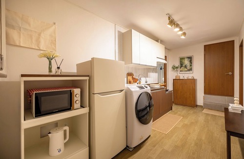 Seongnae-dong House | [NEW OPEN] Walk to KSPO DOME | 3min to Dunchon Station, Cozy Entire House