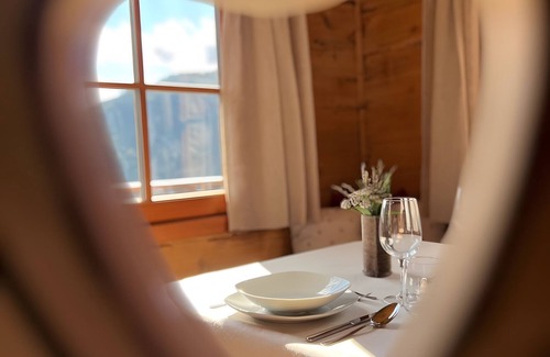 Ultimo Ski Chalet | New Opening – Chalet 'Larchrast' with Mountain Views and Private Terrace, a Place of Peace