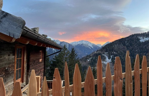 Ultimo Ski Chalet | New Opening – Chalet 'Larchrast' with Mountain Views and Private Terrace, a Place of Peace