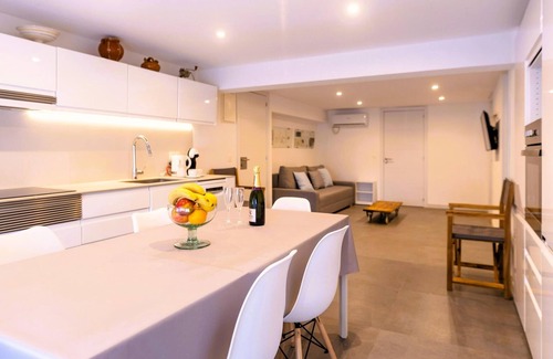 El Roc de Sant Gaieta Apartment | New Opening in front of Roc de Sant Gaietà beach