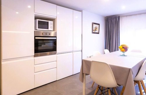 El Roc de Sant Gaieta Apartment | New Opening in front of Roc de Sant Gaietà beach