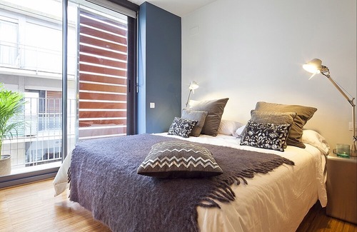 El Putget i Farro Apartment | New Penthouse with Private Terrace and access to pool for 6 FREE WIFI