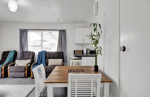 New Plymouth House | New Plymouth Unit: City, Beach, Port & Rock Nearby