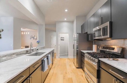 Indian Springs House | New POOL & SPA + Pergola & BBQ modern 1 story home