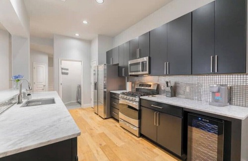 Indian Springs House | New POOL & SPA + Pergola & BBQ modern 1 story home