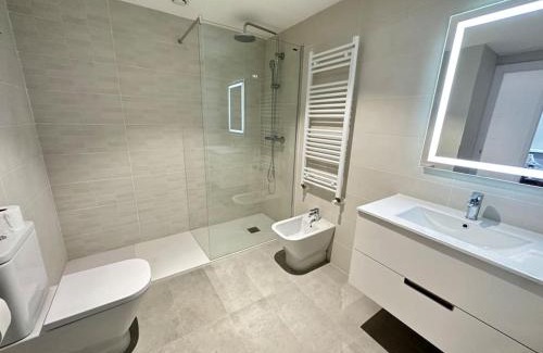 Vigo Apartment | New Port, Free Parking YBH1L