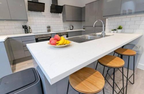 Southsea Apartment | NEW Premium 8-Bedroom House with Luxury Ensuites