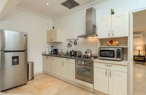 Malmok Apartment | NEW Premium Luxury 2BR 3BA Pool House