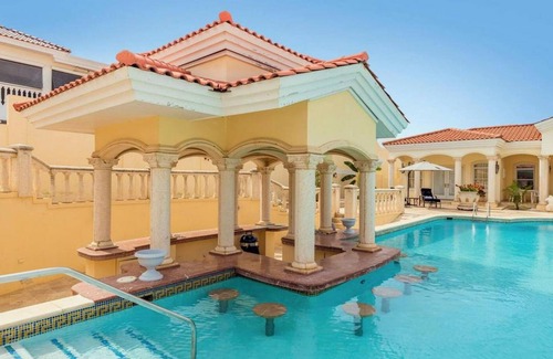 Malmok Apartment | NEW Premium Luxury 2BR 3BA Pool House
