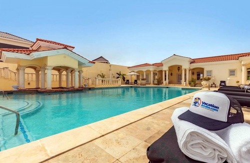 Malmok Apartment | NEW Premium Luxury 2BR 3BA Pool House