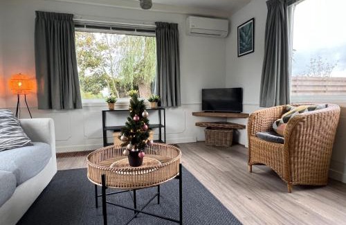 Vinkeveen Ski Chalet | New- Private Cosy Houseboat, on a lake near Amsterdam