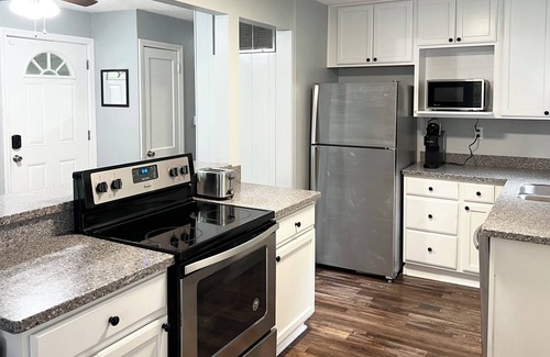 Geneva House | New! Private home in Geneva! Close to everything!