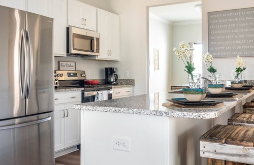 High Point House | New Private Room 5 Minutes from Hospital! Room Only with Living Area Access*