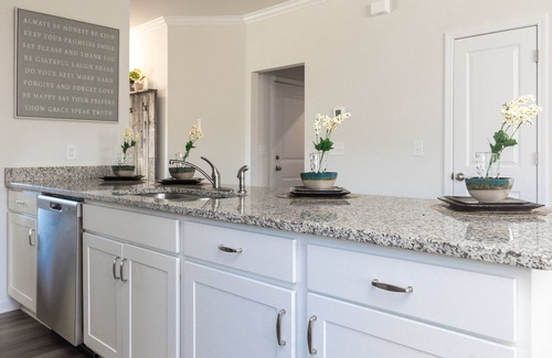 High Point House | New Private Room 5 Minutes from Hospital! Room Only with Living Area Access*