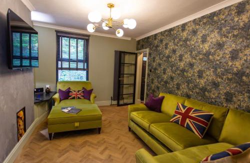 Ashbourne House | NEW Refurbished 2025 Cottage Sleeps 6 Ashbourne Peak District Derbyshire