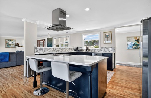 Federal Way House | NEW! Relaxing 5 BR Coastal Escape with Amazing Views