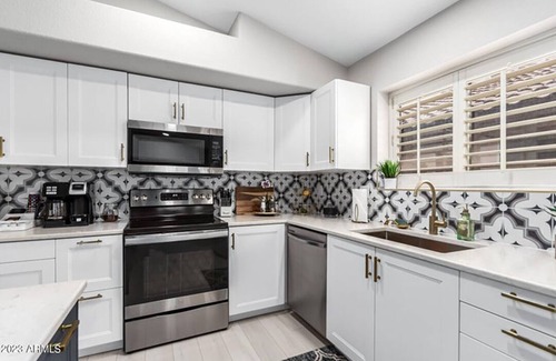 Peoria House | New Remodel minutes from Lake, Sports and Arrowhead Ranch