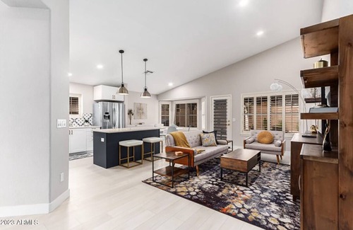 Peoria House | New Remodel minutes from Lake, Sports and Arrowhead Ranch