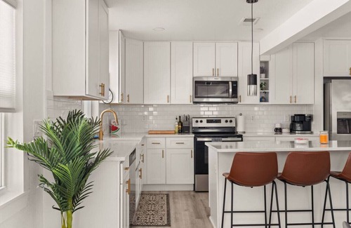 Southeast Pensacola House | New Remodel - Walk to Bars/Eats 4bd/3ba w/Yard