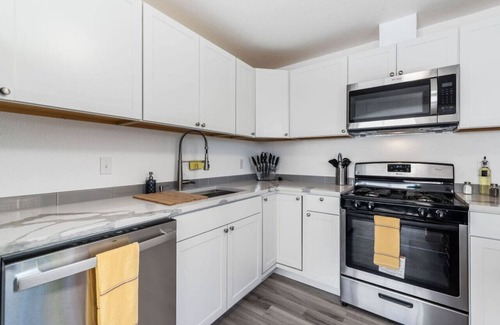 Hilltop Apartment | New Remodeled 1BR/1BA in DT Tacoma - 1