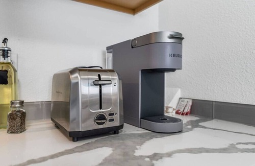 Hilltop Apartment | New Remodeled 1BR/1BA in DT Tacoma - 1