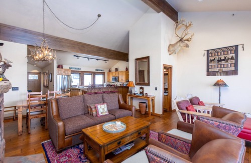 Deer Valley House | New Remodeled interior plus outside updated in Upper DV walk to Silver Lake