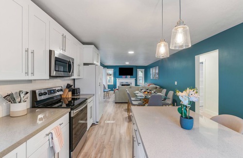 South Salt Lake House | NEW & Remodeled! King Beds, Hot Tub, Firepit, GameRoom, Huge Backyard, Mtn Views