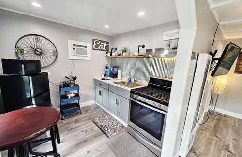 Glenwood Springs Cabin | NEW! Remodeled Cozy Rustic-Luxury w/Kitchen