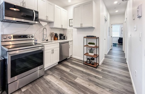 South Boston Apartment | New Reno! 3 Beds, in unit Washer & Dryer, Southie!