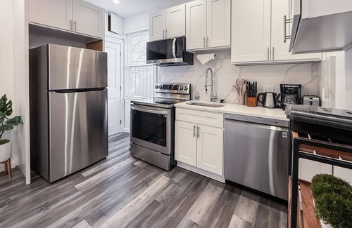 South Boston Apartment | New Reno! 3 Beds, in unit Washer & Dryer, Southie!