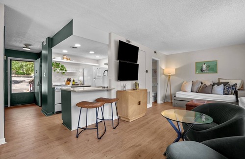 Pinehurst Condo | NEW reno! Walk to Pinehurst CC, The Cradle and enjoy the indoor putting green!