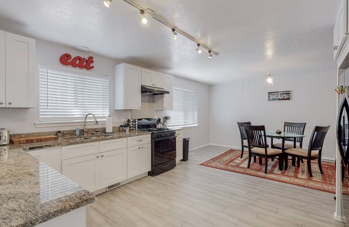 Northeast Heights House | NEW Renovated Private 3/2Home(King)Near Balloon Fiesta Park, Quiet Neighborhood!