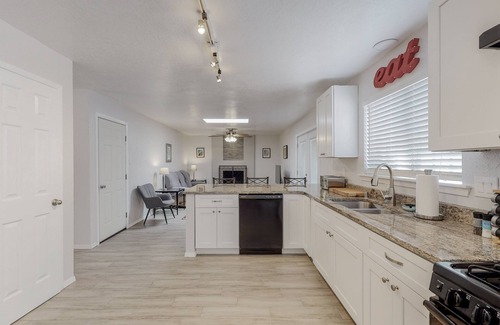 Northeast Heights House | NEW Renovated Private 3/2Home(King)Near Balloon Fiesta Park, Quiet Neighborhood!