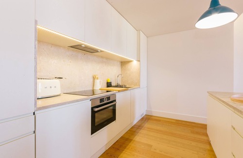 Santa Maria Maior Apartment | NEW! RENT4REST Graca 2Bdr Pool Castle View & Park