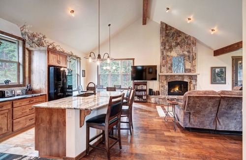 Breckenridge House | NEW Riffel's River Retreat: Elegant, Dog-Friendly, Mobility-Friendly!