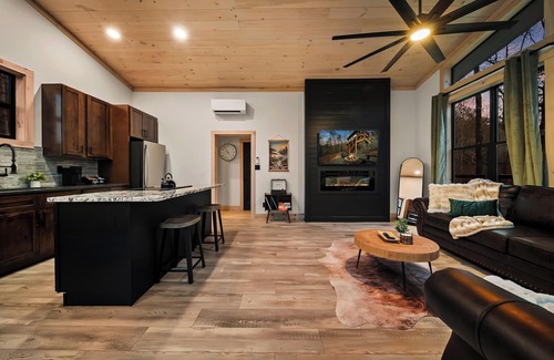 Sevierville Cabin | NEW Romantic Retreat/HotTub/FirePit/King Bed/Views