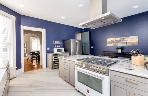 Beechmont House | *New* Sophisticated 4BR in Prime Central Location